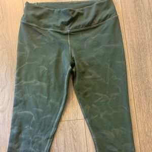 Green Nike crop workout pants